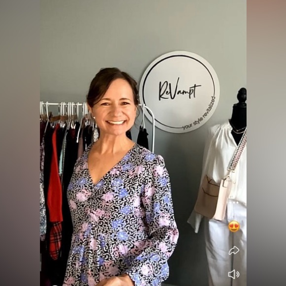 LOFT Black and White Floral V-Neck Midi Dress Size 00P - Picture 11 of 11